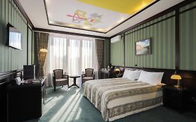 Attache Hotel