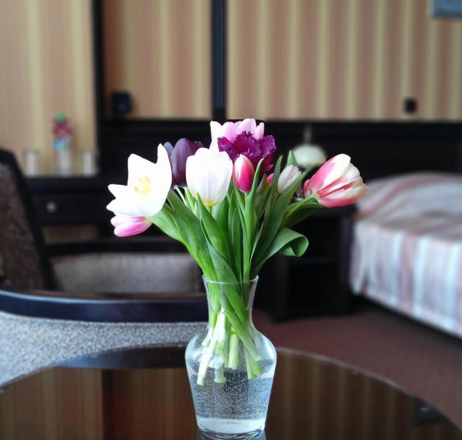 Attache Hotel Kyiv Exterior photo